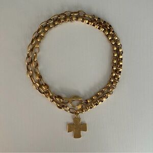 Elegant Gold Necklace with Cross Pendant